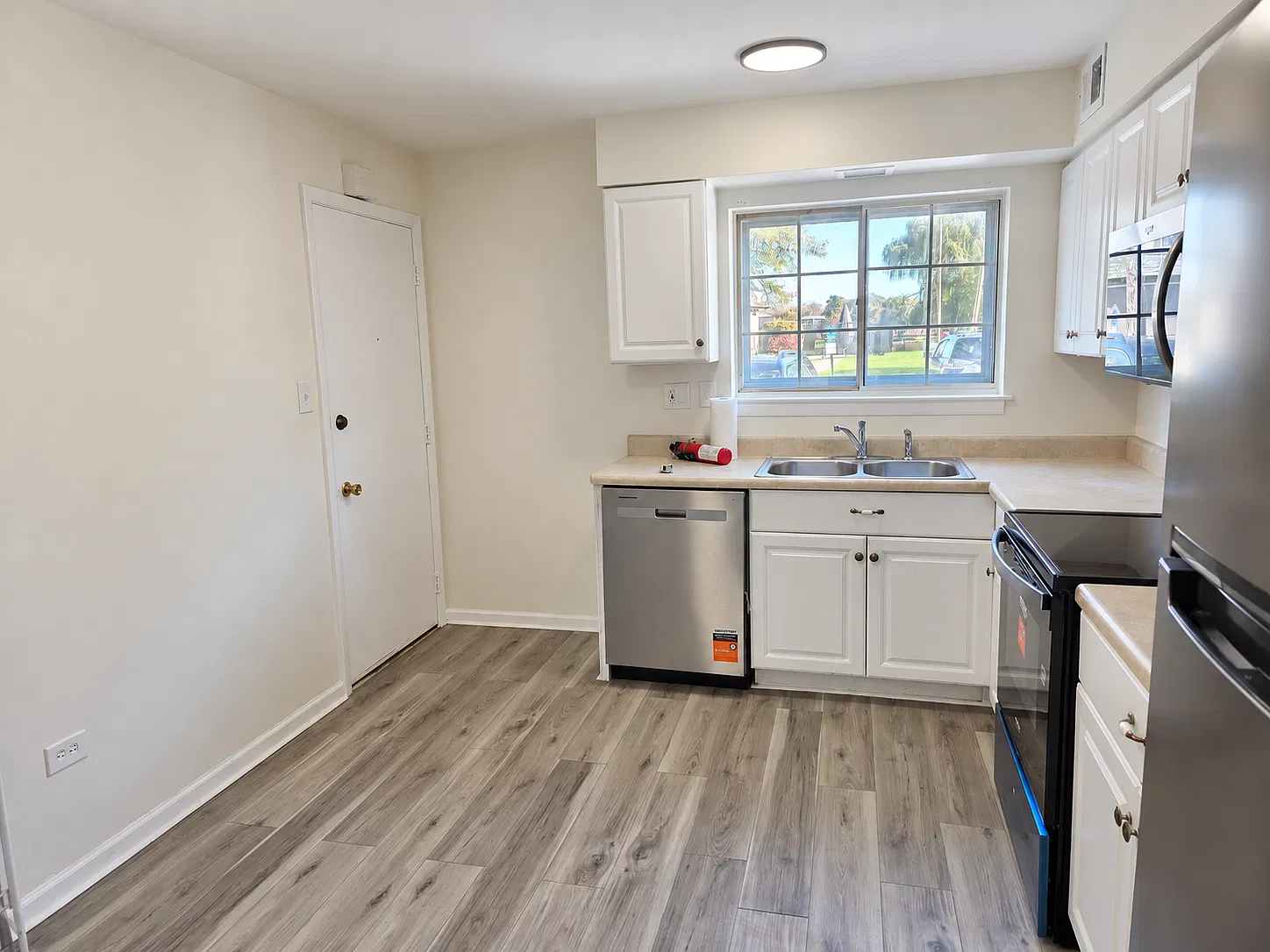 2 bed, 1000 sqft, $1,950 — Photo 3