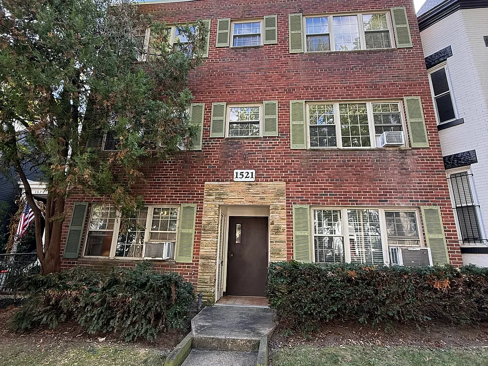 1521 D St SE #101