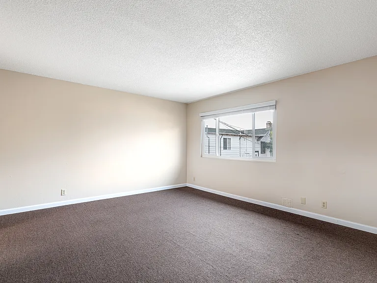 2440 25th Ave — Photo 5