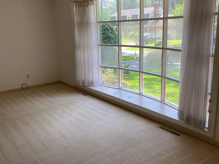 2648 S Kings Rd — Photo 10
