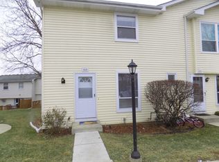 325 Peppertree Ln, Aurora, IL 60504