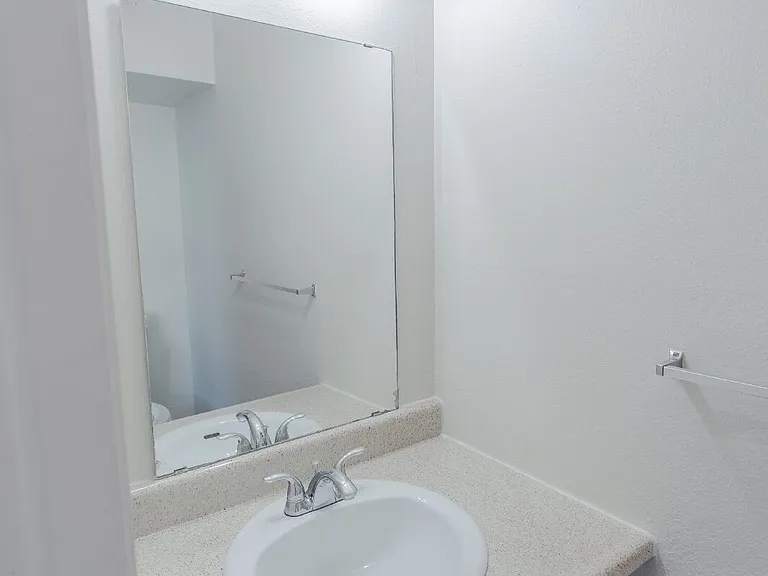 611 Sinclair Dr — Photo 10