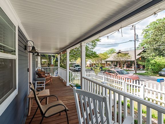 2nd image of 1021 Moreland Ave