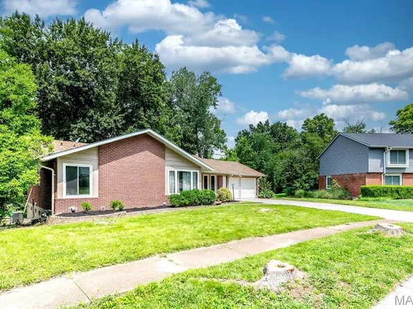 471 Maymont Dr, Ballwin, MO 63011