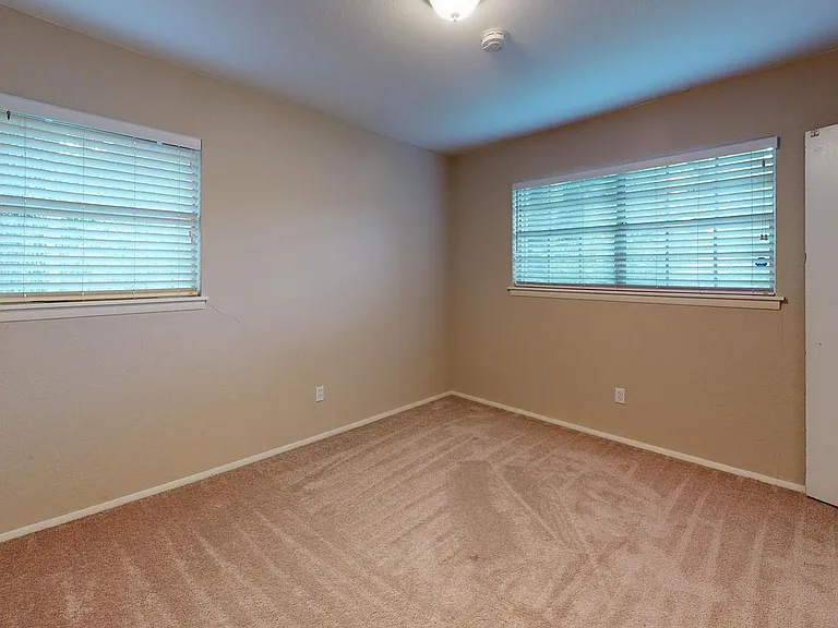 7209 Ellis Rd — Photo 16