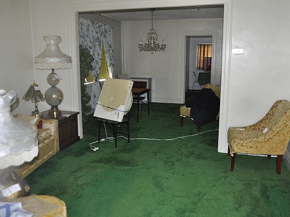 3rd image of 11804 202nd St