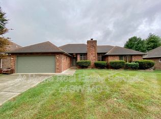 2164 E Inman St, Springfield, MO 65804