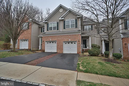46 Hoover Ave Photo 1