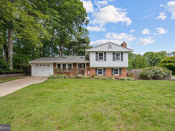 3rd image of 6800 Seton Ct
