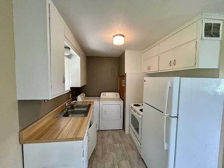 818 Elm St — Photo 3