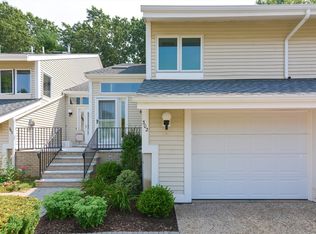 302 Centre Ln UNIT 302, Walpole, MA 02081