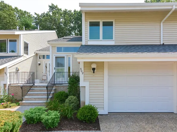 302 Centre Ln Unit 302, Walpole, MA 02081