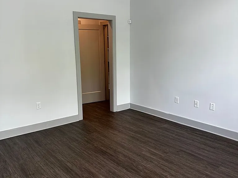 Heritage East Apartments — Photo 30