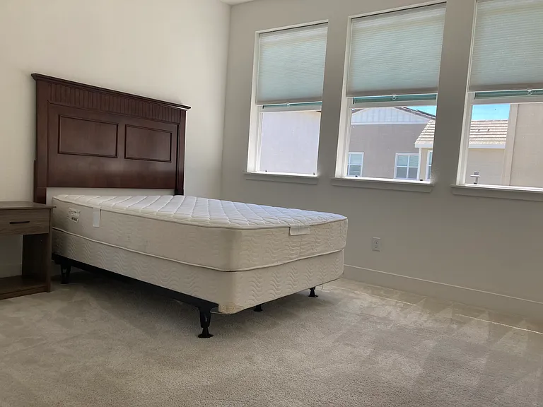 16757 Murphy Ave — Photo 6