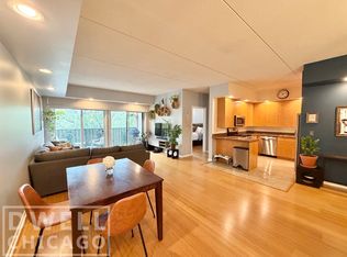 4625 W Lawrence Ave APT 401, Chicago, IL 60630