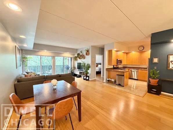 4625 W Lawrence Ave APT 401, Chicago, IL 60630