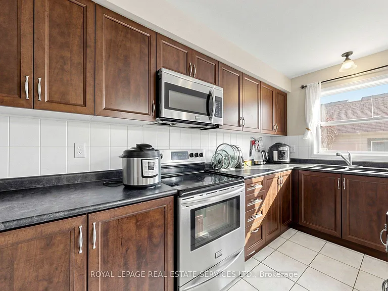 100 Georgian Dr — Photo 15