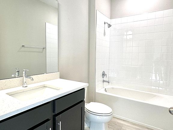 2nd image of 1129 Fox Hedge Ln