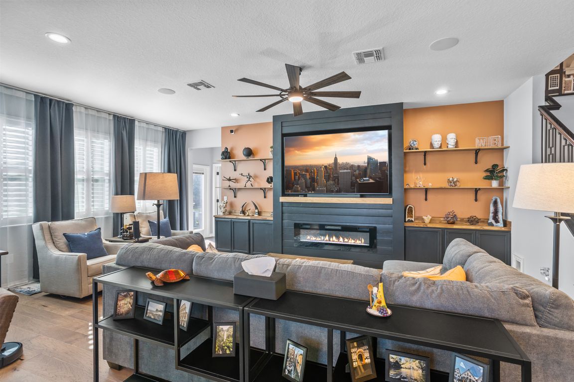 next background image