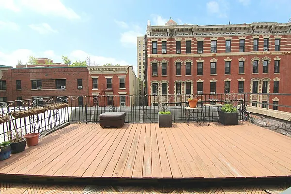 Rented by FirstService Realty (legacy) | media 31