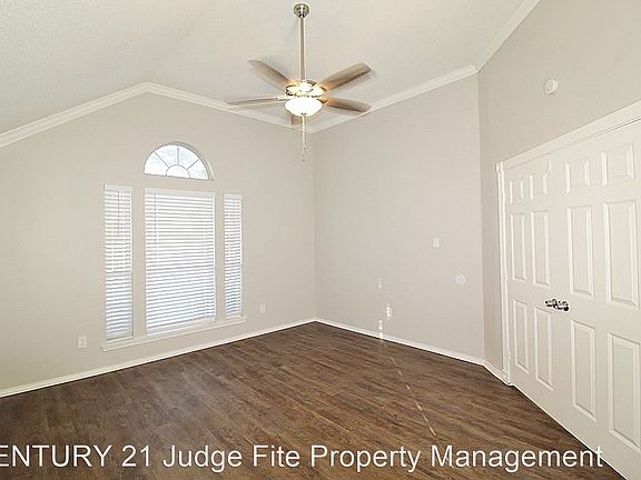 4th image of 208 Stone Creek Blvd