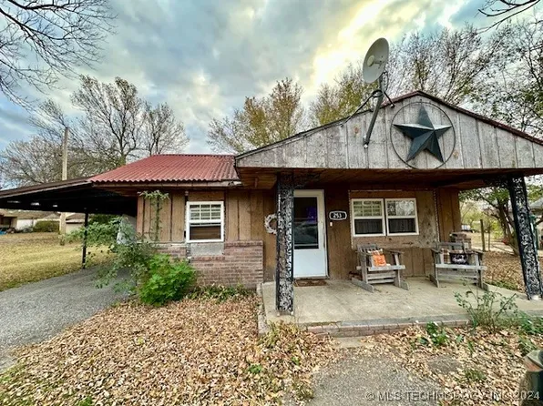 253 W 1st Ave, Welch, OK 74369