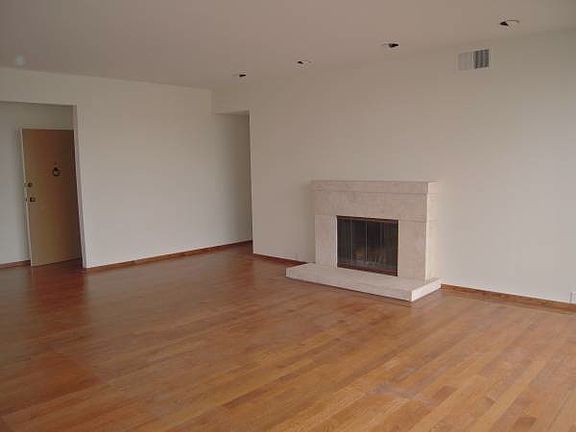 2nd image of 1085 Greenwich St #30