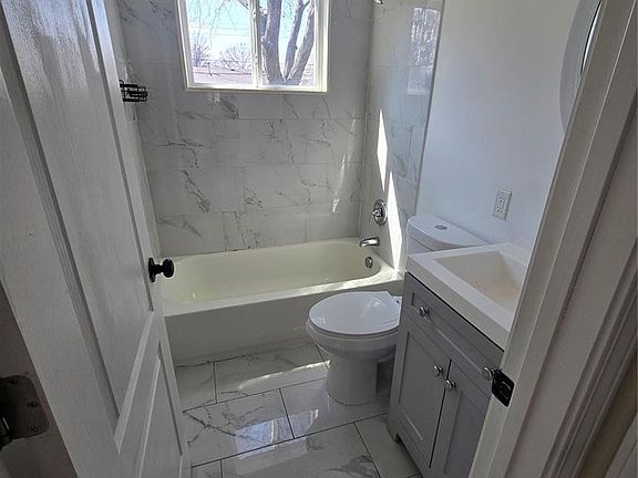 4th image of 1240 Mullanphy Rd