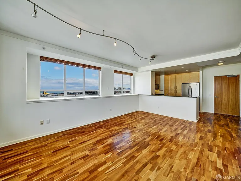 400 Beale St #1707 — Photo 5