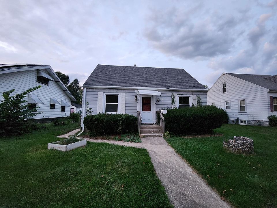 1st image of 3027 Gladstone Ave