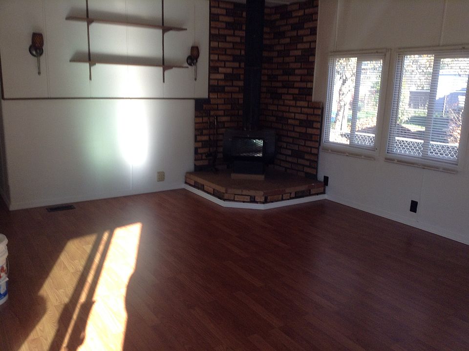 2nd image of 633 Main St