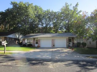 2720 W Millbrook Ct, Peoria, IL 61615
