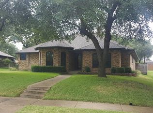 1003 Casa Linda St, Ennis, TX 75119