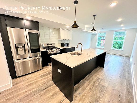 2nd image of 2122 N Marshall St #2