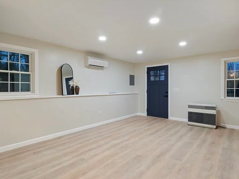 36 Karen Dr #1B — Photo 2