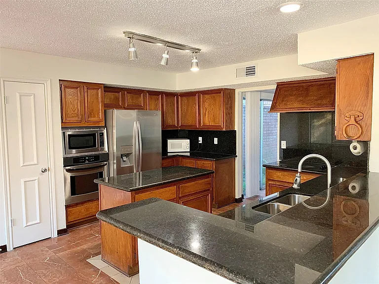 1603 Beaconshire Rd — Photo 12