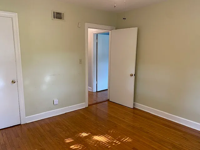 472 Manley Dr — Photo 3