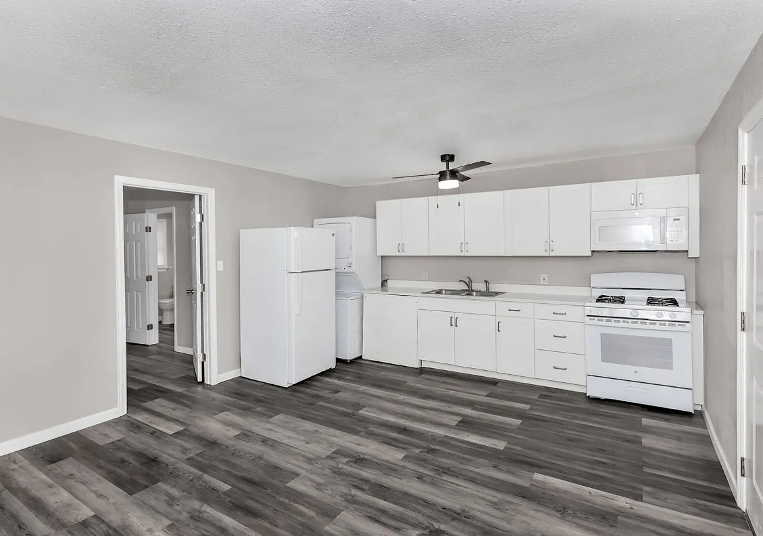 Under New Management - 1 Bedroom Apartment in Five Points — Photo 3