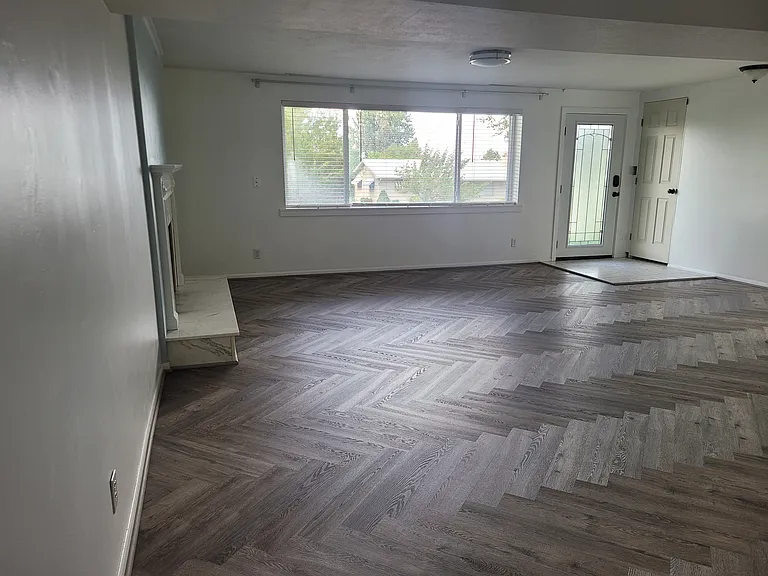 2119 S Davis Blvd E — Photo 4