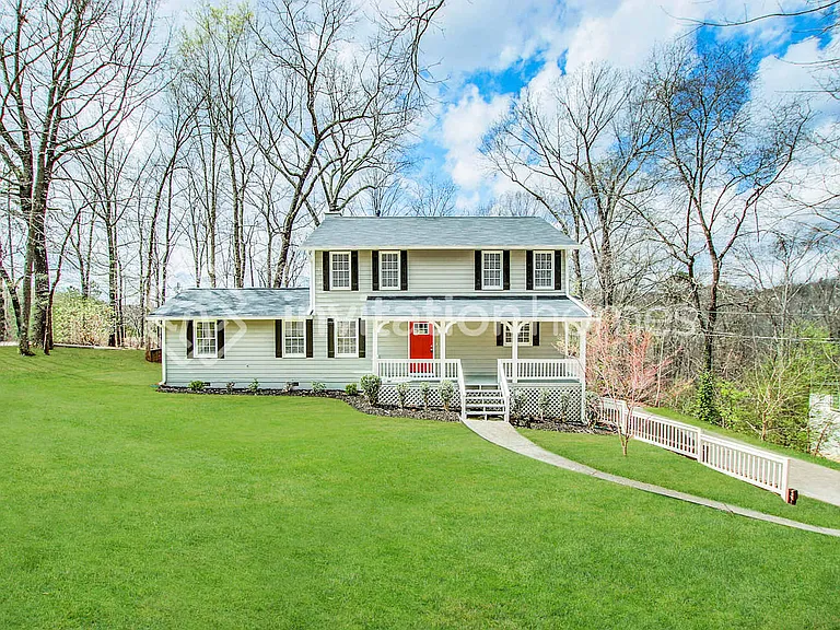 281 Lancaster Cir — Photo 1