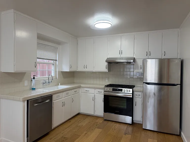 W 39th Ave — Photo 3