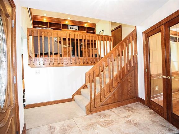 3rd image of 376 12 Oaks Trl