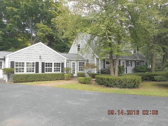 2nd image of 215 Stonegate Cir