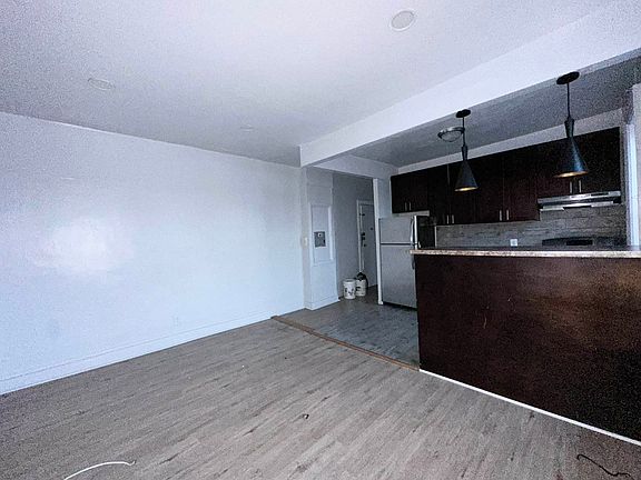 5th image of 1077 New York Ave Unit 6