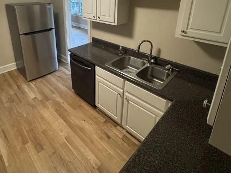 205 Ashmore St — Photo 5