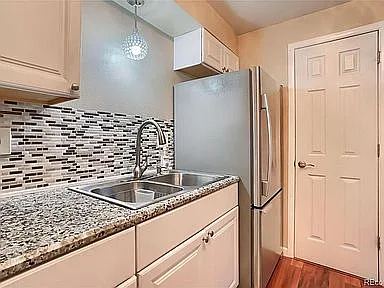 Kitchen - 3788 Quail St