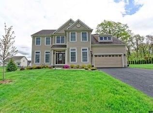 21 Sutton Dr, Cohoes, NY 12047