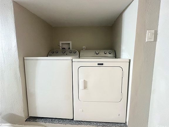 5th image of 976 E Edgecomb St #B