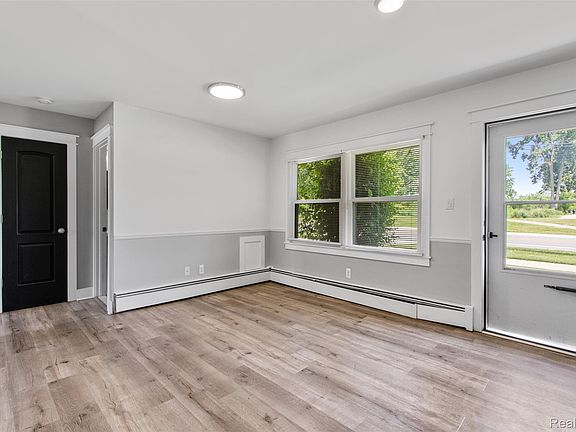 5th image of 2129 Normandy Rd