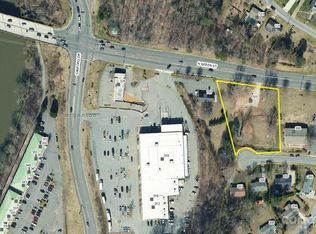 703 N Green St, Morganton, NC 28655